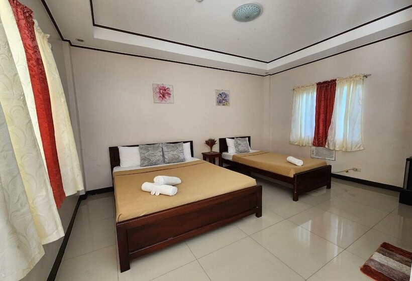 Quarto Triplo Estandar, Dinah S Tourist Inn