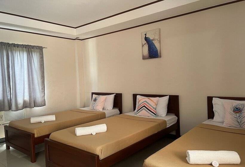 اتاق استاندارد سه نفره, Dinah S Tourist Inn