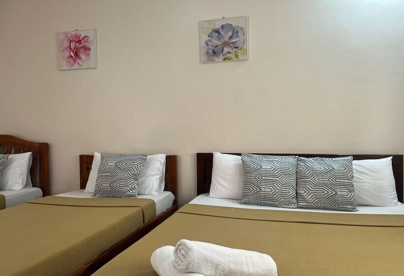 4인용 스탠다드 룸, Dinah S Tourist Inn
