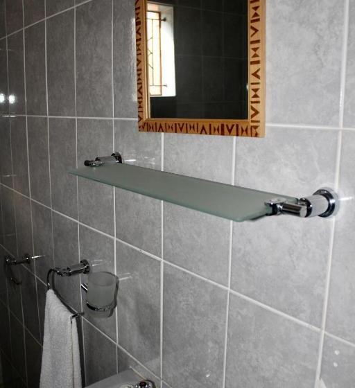 غرفة عائلية, Khutsong Lodge