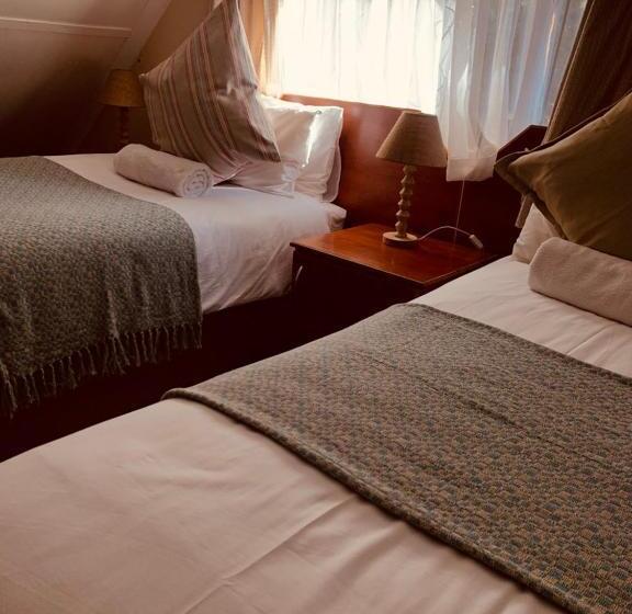 غرفة عائلية, Khutsong Lodge