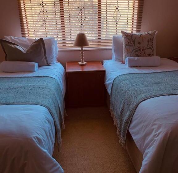 غرفة عائلية, Khutsong Lodge