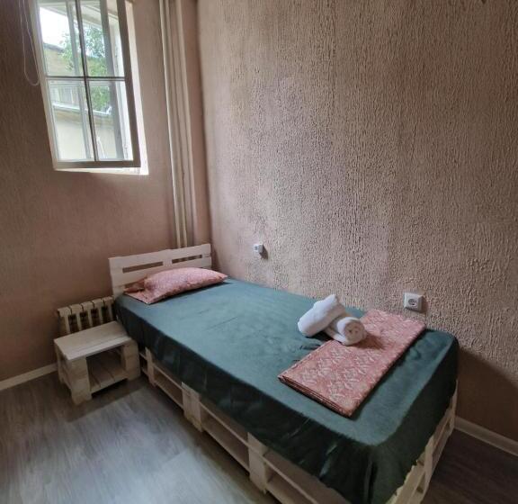 חדר סטנדרט יחיד, Lambo S Corner