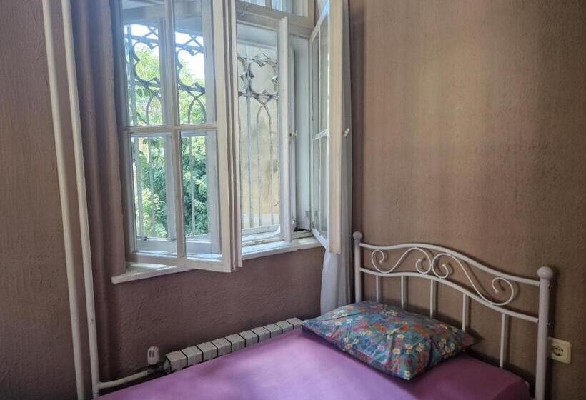 חדר סטנדרט יחיד, Lambo S Corner