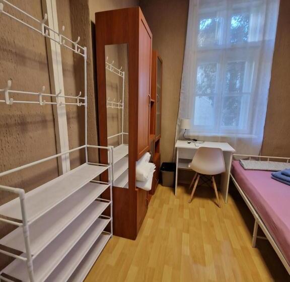 חדר סטנדרט יחיד, Lambo S Corner