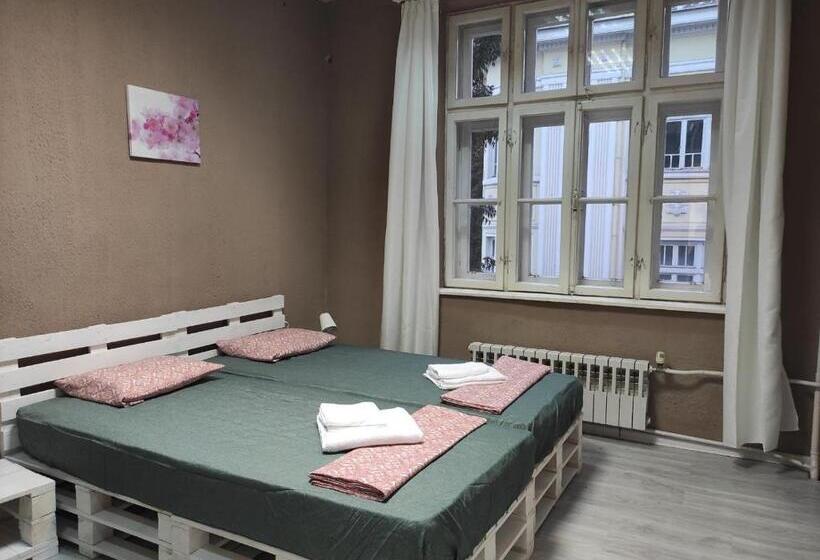 חדר סטנדרט, Lambo S Corner