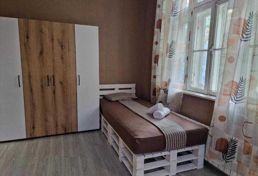 חדר סטנדרט, Lambo S Corner