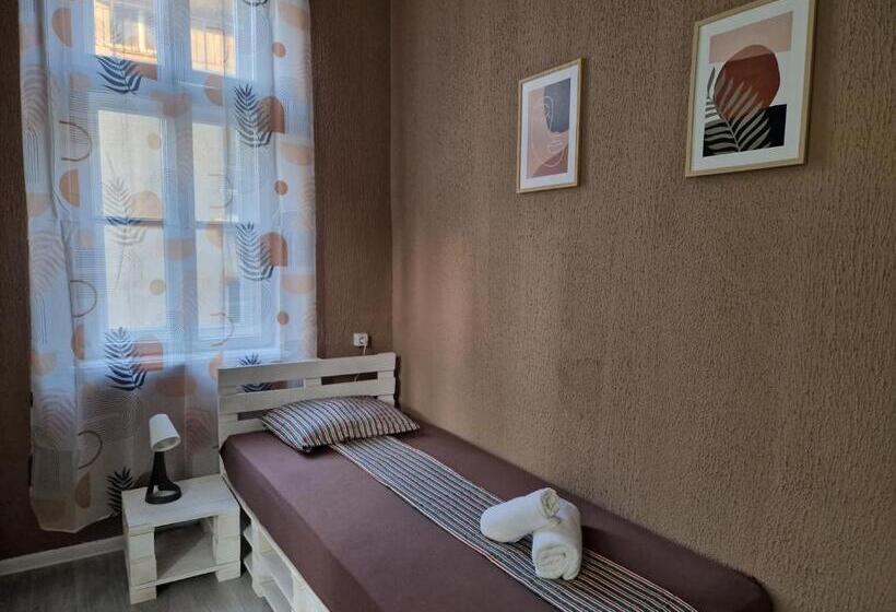 חדר סטנדרט, Lambo S Corner