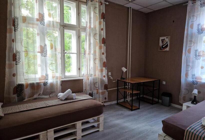 חדר סטנדרט, Lambo S Corner