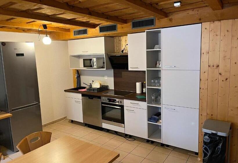 חדר משפחתי, Pension Balm