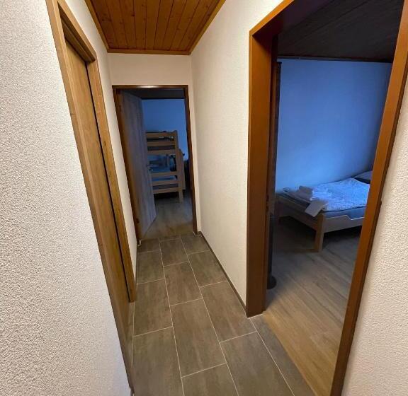 חדר משפחתי, Pension Balm