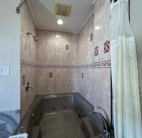 سوییت لوکس, Flamingo Motel Oxnard