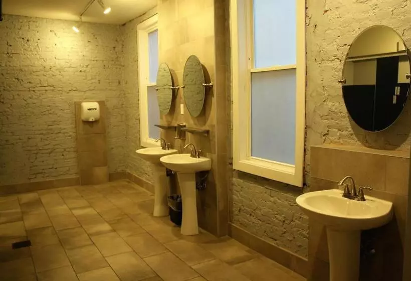 ルームシェアのワンベッド, Apple Hostels Of Philadelphia