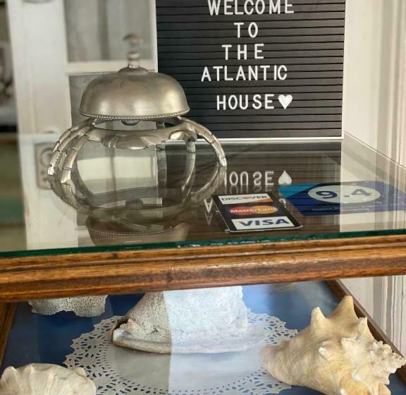 带2个双人床的标准工作室, Atlantic House Bed & Breakfast