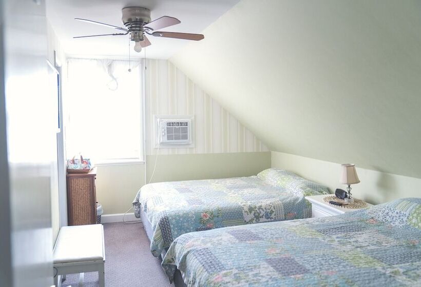 带2个双人床的标准工作室, Atlantic House Bed & Breakfast