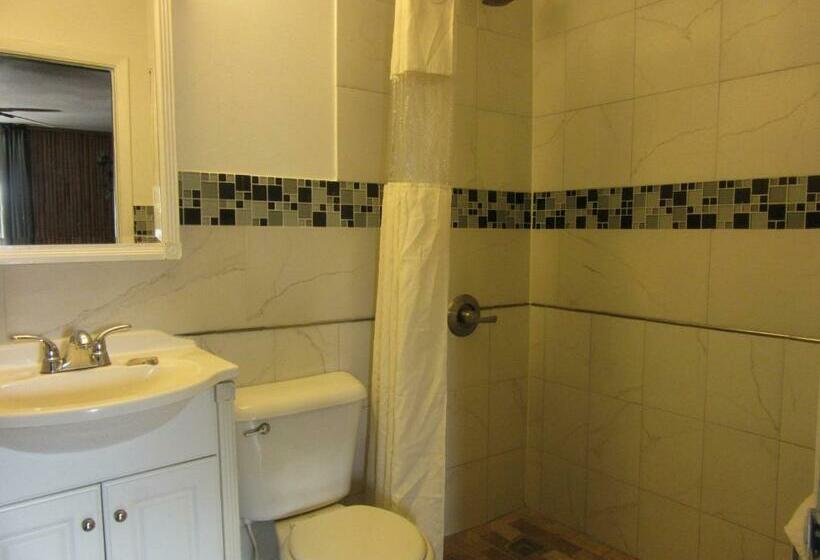 מיטת קינג בסוויטה, Atlantis Inn   Tybee Island