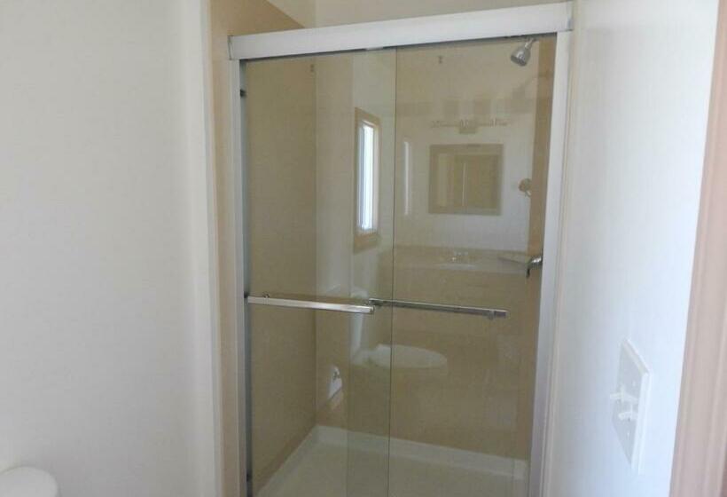 اتاق استاندارد با تخت بزرگ, Bay Bridge Inn Oakland