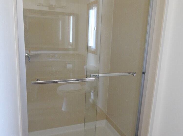 اتاق استاندارد, Bay Bridge Inn Oakland