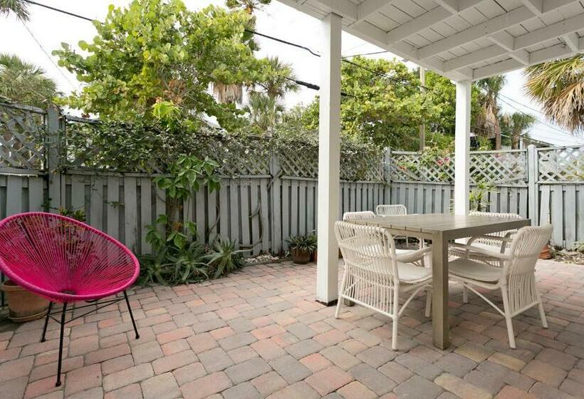 带1个卧室的带阳台的公寓, Inn On The Beach