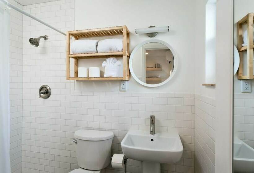 标准工作室, Inn On The Beach