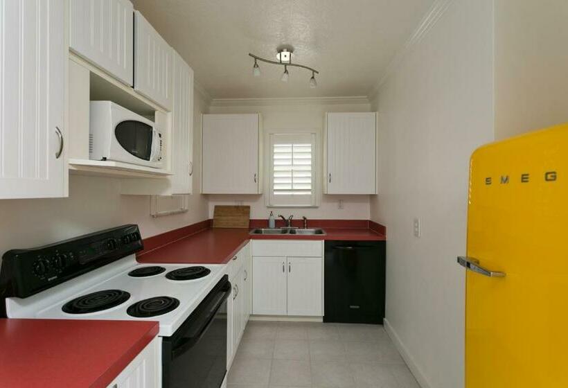 带1个卧室的带阳台的公寓, Inn On The Beach