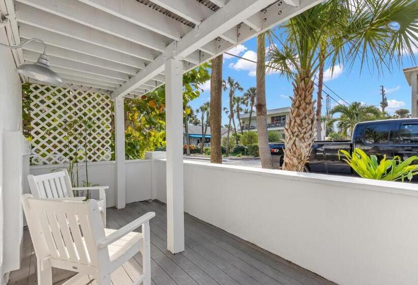 带露台的标准工作室, Inn On The Beach