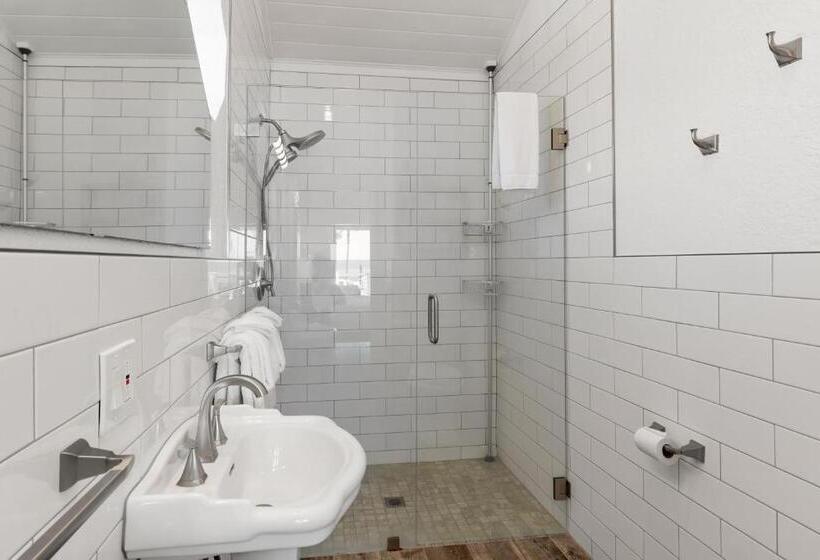 带大床的复式套间, Inn On The Beach