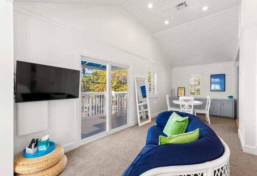 带1个卧室的带阳台的公寓, Inn On The Beach