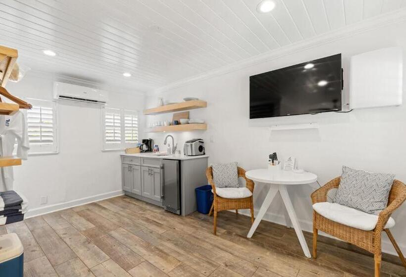 标准工作室, Inn On The Beach