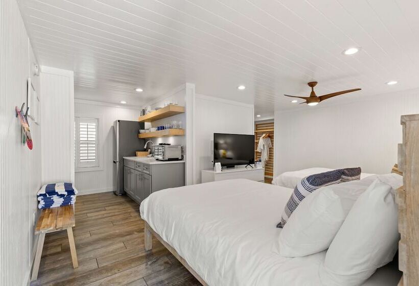 标准工作室, Inn On The Beach