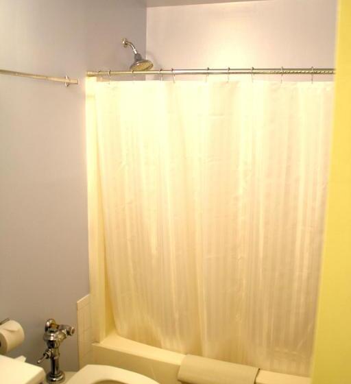 اتاق خانوادگی, Leo House