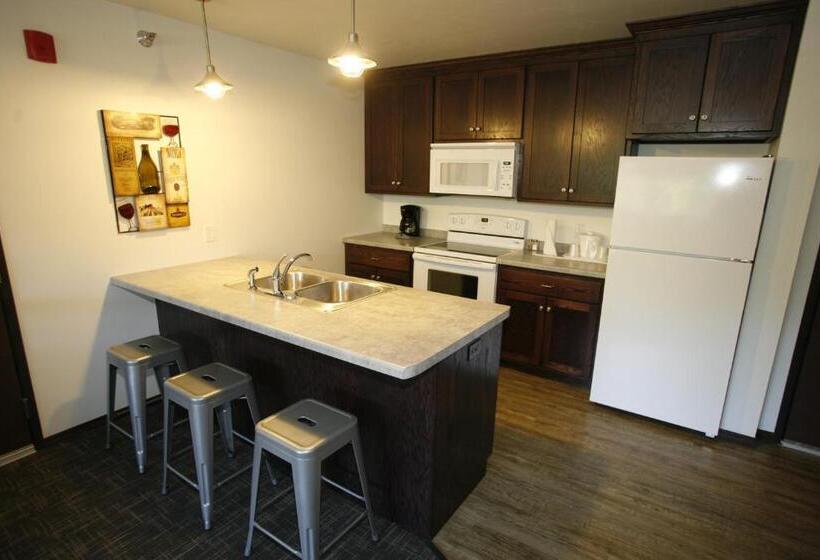 جناح مزوَّد بشرفة, Open Hearth Lodge