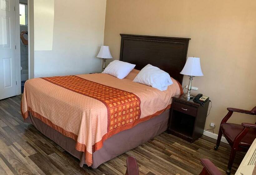 标准间, Redwood Inn