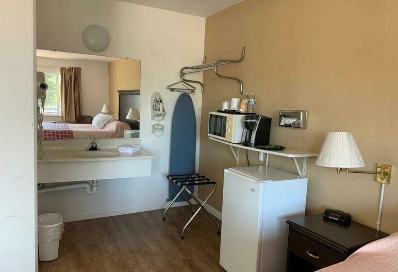 غرفة قياسية, Redwood Inn