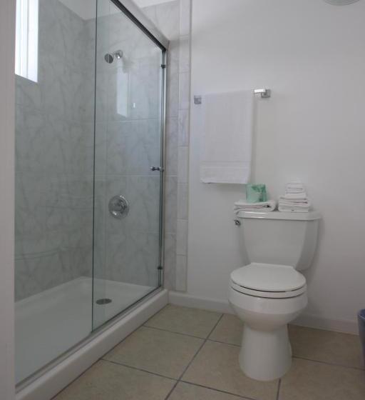 غرفة قياسية, Redwood Inn