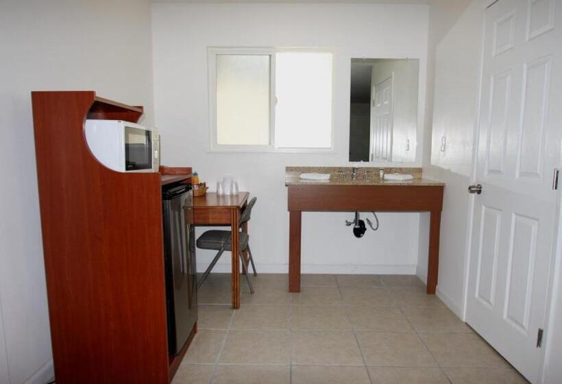 غرفة قياسية, Redwood Inn