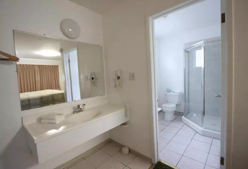 Standard-huone King-vuode, Redwood Inn