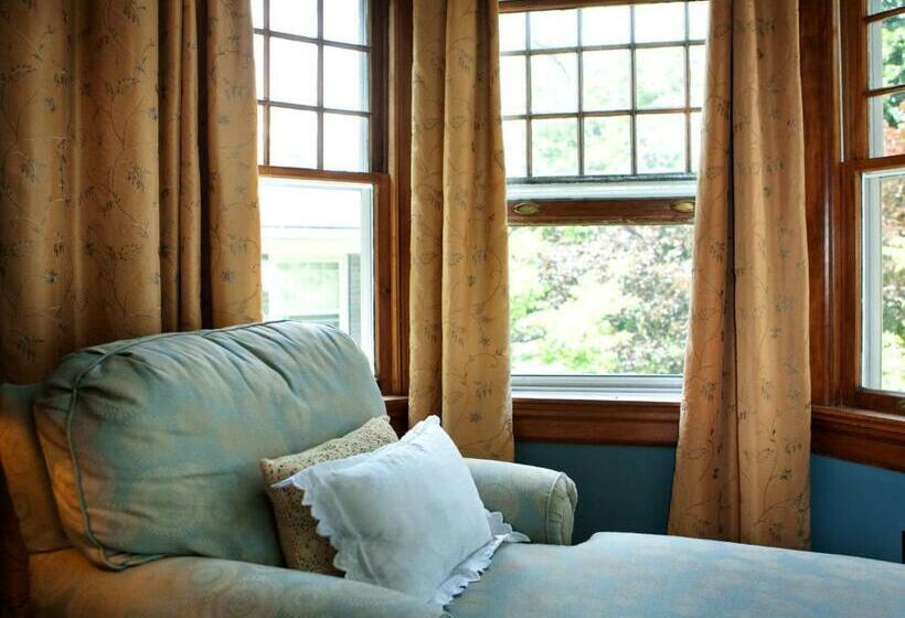 이그제큐티브 룸 킹사이즈 침대, Showers Inn