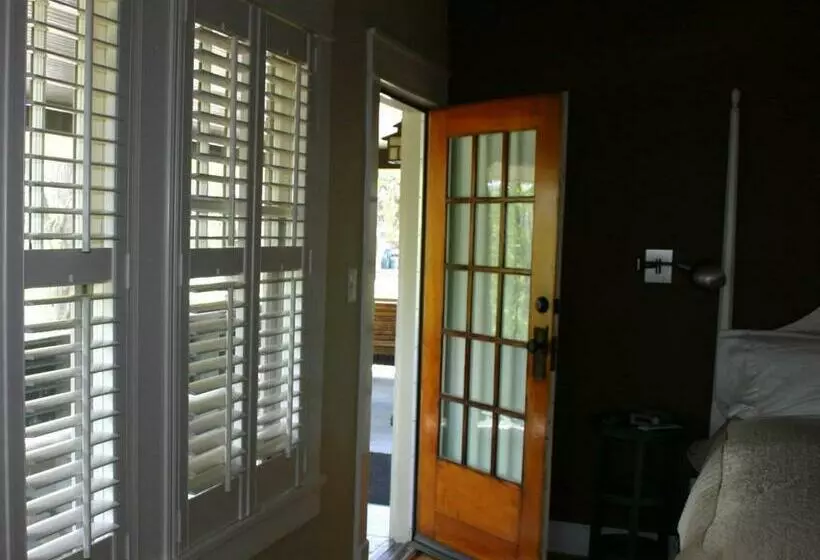 スーペリアールーム, Showers Inn
