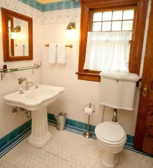 キングサイズベッドのデラックスルーム, Showers Inn