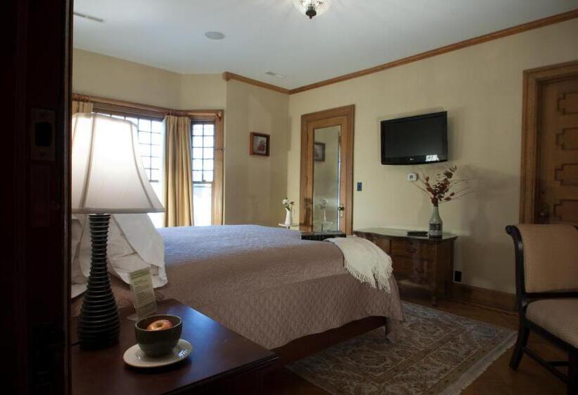 Camera Deluxe, Showers Inn