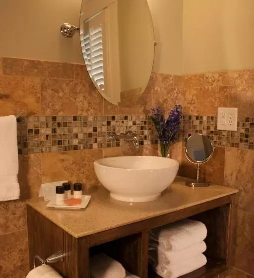キングサイズベッドのデラックスルーム, Showers Inn