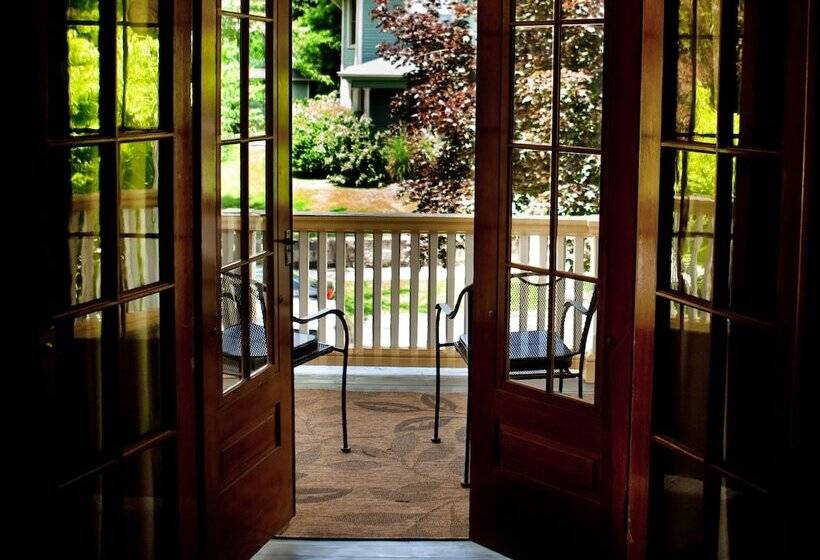 스탠다드 룸 더블 침대, Showers Inn