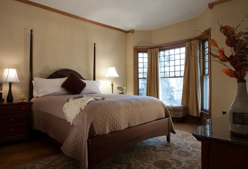 스탠다드 룸 더블 침대, Showers Inn