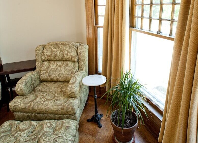 스탠다드 룸 더블 침대, Showers Inn