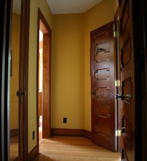 디럭스 룸, Showers Inn