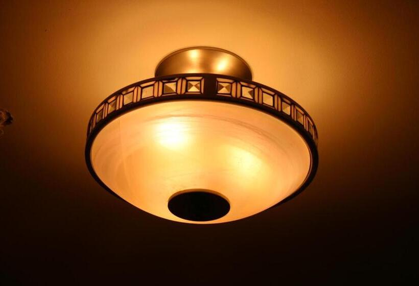 디럭스 룸, Showers Inn