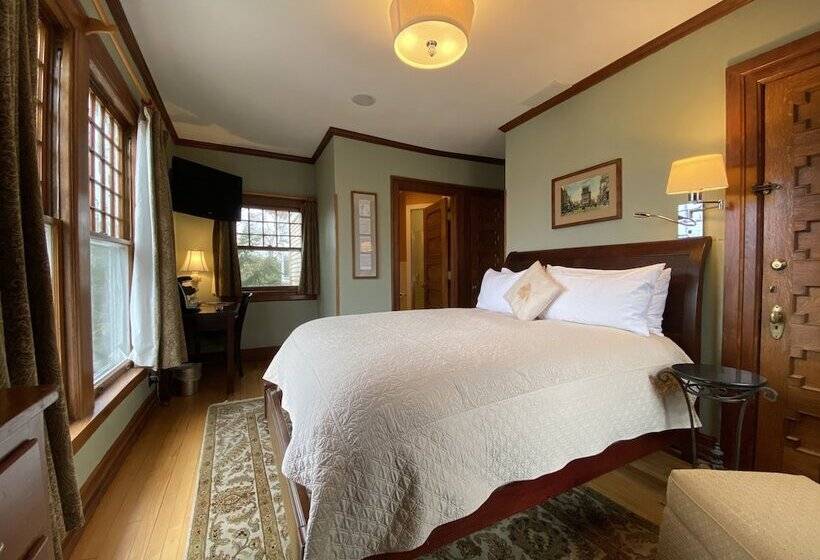 스탠다드 룸 더블 침대, Showers Inn