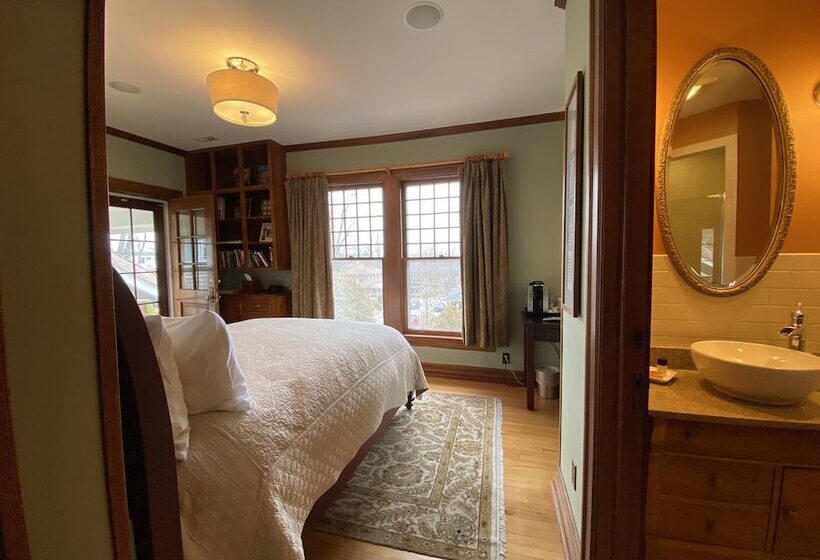 스탠다드 룸 더블 침대, Showers Inn