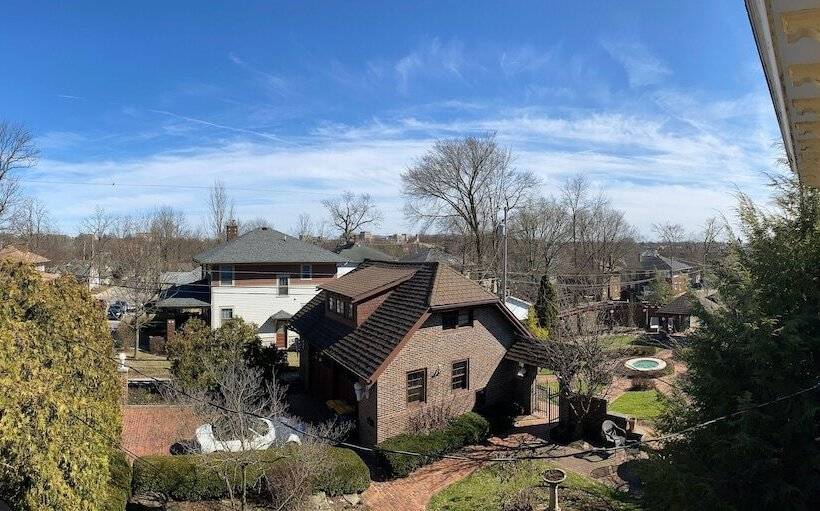 스탠다드 룸 더블 침대, Showers Inn